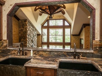 Luxury Alpine Style Huge Vacation Retreat Ski in Ski Out